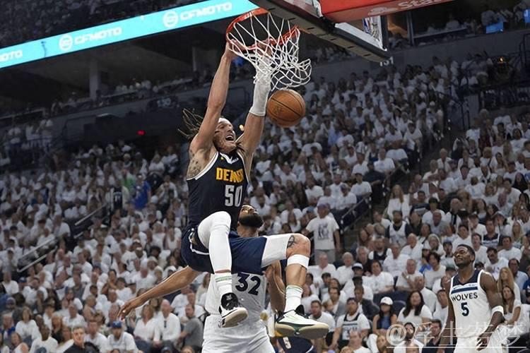 布劳恩精彩助攻 戈登凌空背扣暴扣