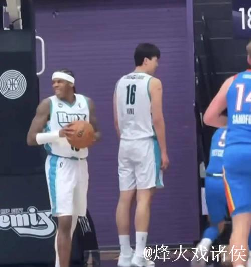 杨瀚森半场两双14分17板2助2帽！混音二番战再克蓝队